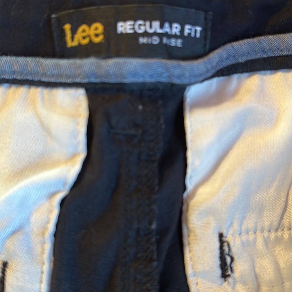 Lee Woman’s Size 10 Black Bermuda Shorts - Picture 3 of 4